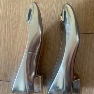 Tory burch gold shoes